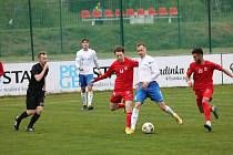 Fotbalisté Bohunic (v bílých dresech) si i v příštím ročníku zahrají derby se Startem (v červených dresech), tentokrát v MSFL. 