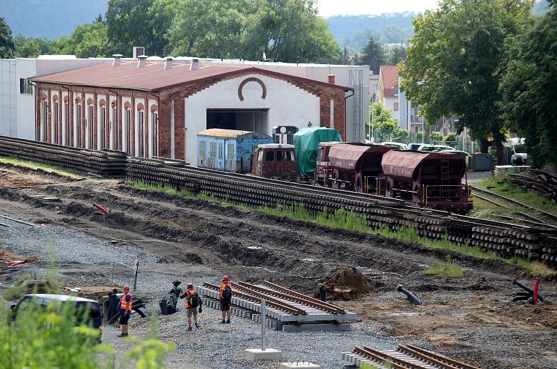 Elektrizace trati z Brna do Střelic spěje do závěrečné fáze. Výluka potrvá do 20. září.