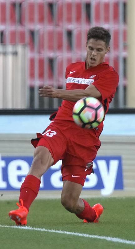 Fotbalisté brněnské Zbrojovky v pátém kole nejvyšší domácí soutěže porazili Slovácko 1:0 a ukončili čekání na první výhru v letošním ročníku. 