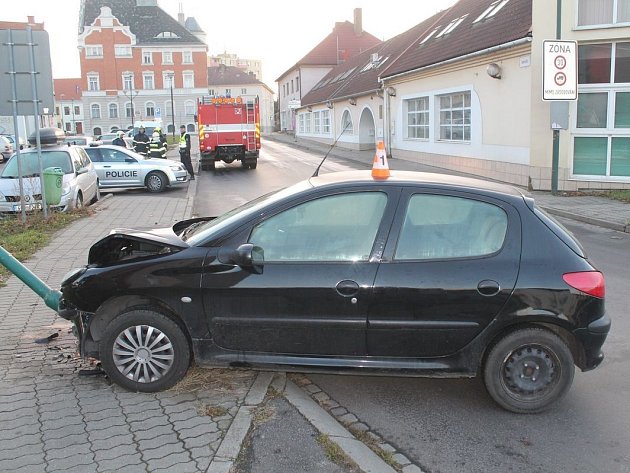 Nehoda v Hodoníně na křižovatce ulic Bratislavská a Anenská.