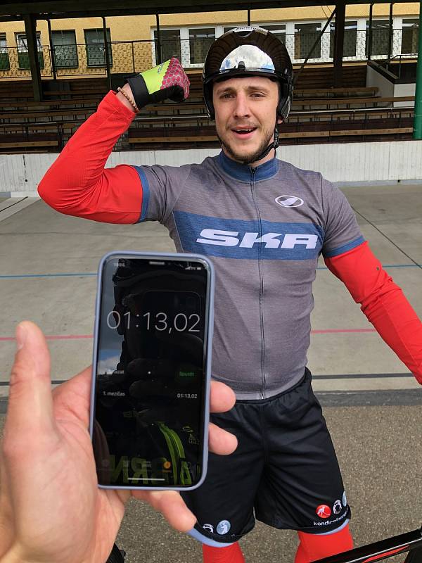 AKADEMIE. Herec Jakub Štáfek na brněnském velodromu.