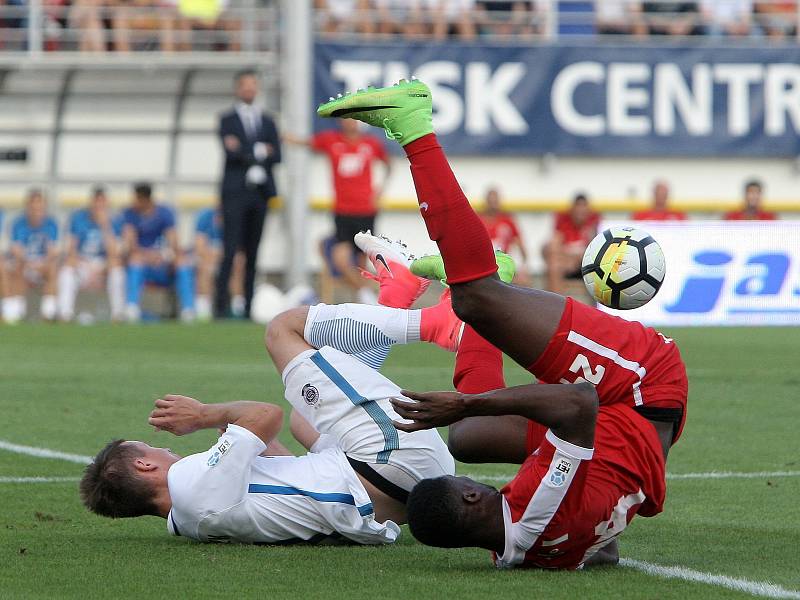 Fotbalisté brněnské Zbrojovky v prvním zápase po odvolání trenéra Svatopluka Habance zabrali a překvapili pražskou Spartu, kterou v pátém kole nejvyšší soutěže porazili 2:0.