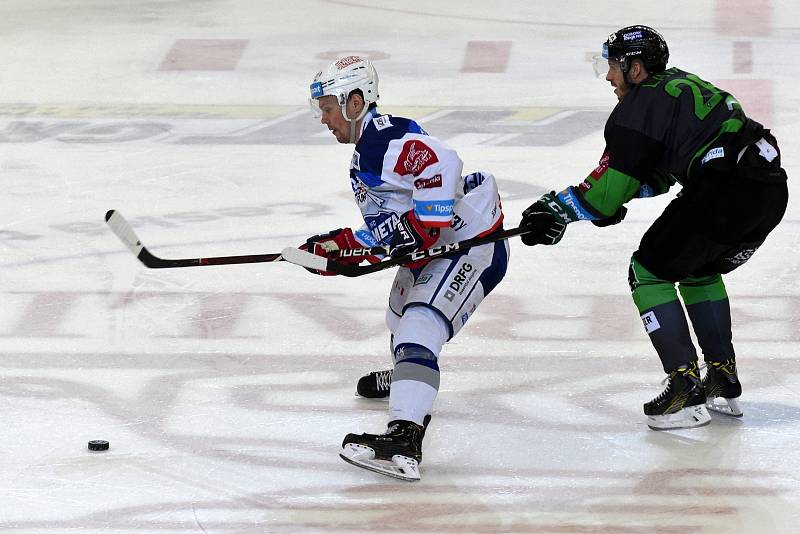 Hokejisté Komety Brno (v bílém) podlehli Mladé Boleslavi 0:2.