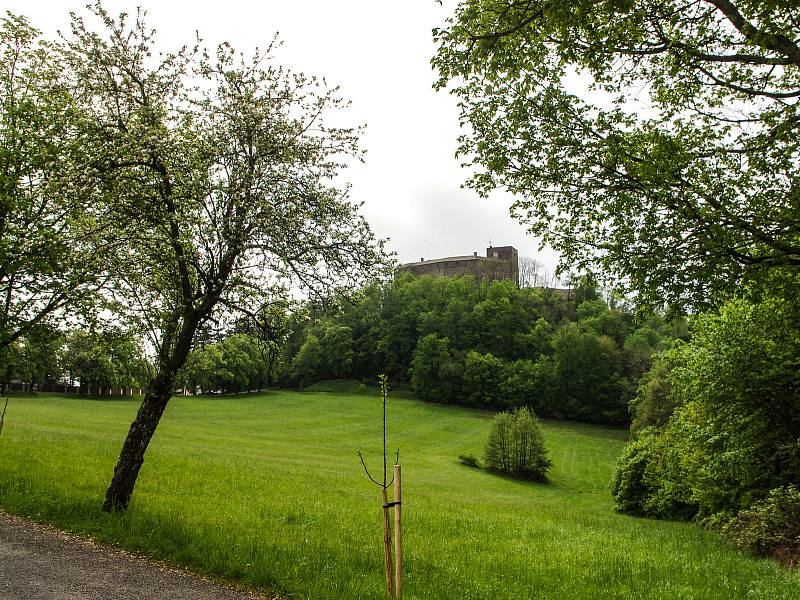 Nedaleko Buchlovic na Zlínsku stojí na vysokém kopci zdaleka viditelný a majestátný hrad Buchlov.