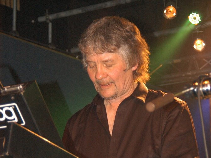Don Airey působil na pódiu Melodky svěže a vitálně, zazněla i skladba Black Night od Deep Purple.
