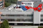 Stavba nového heliportu v areálu brněnské nemocnice v Bohunicích trvala osm měsíců a stála šedesát milionů korun. Přistávací plocha má nosnost 6,4 tuny, takže tam v případě potřeby mohou přistávat i vojenské vrtulníky.