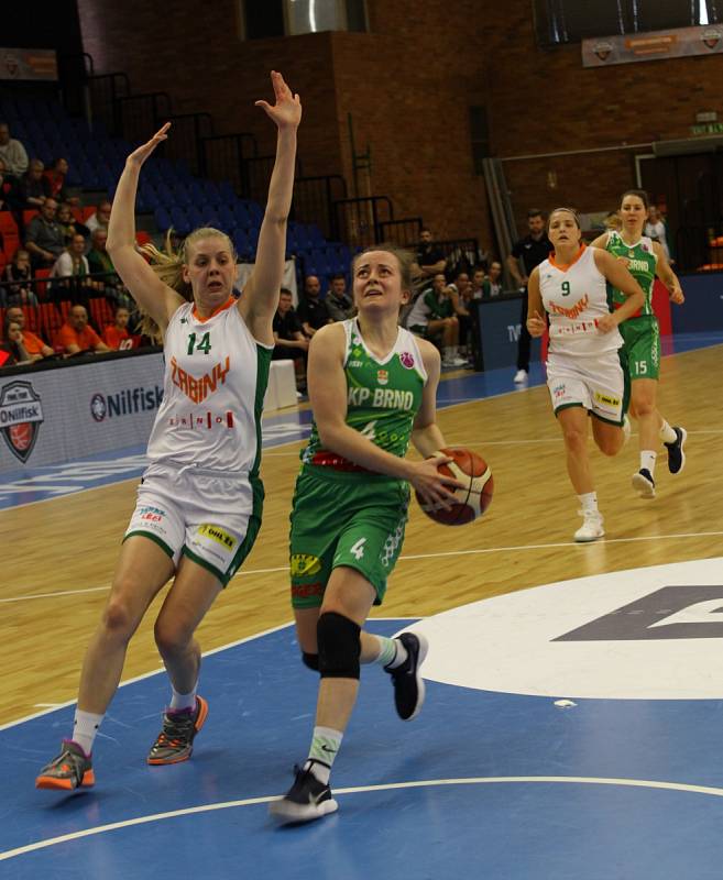 Před necelým rokem smutnily, soupeři se však pomstily. Královopolské basketbalistky (v zeleném) si v semifinále smlsly na Žabinách, které porazily 71:38 a postoupily do boje o zlato ve Final Four Českého poháru hrajícího se v Nymburku.