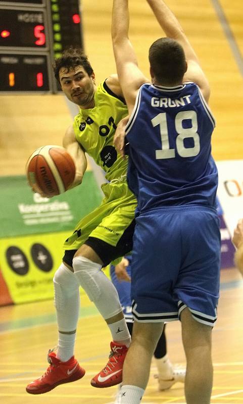 Basketbalisté mmcité v sobotu podlehli USK Praha 78:84.