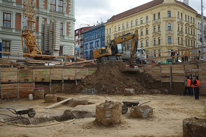 Archeologové ze společnosti Archaia objevili ve Štefánikově ulici zbytky pravěkého pohřebiště.