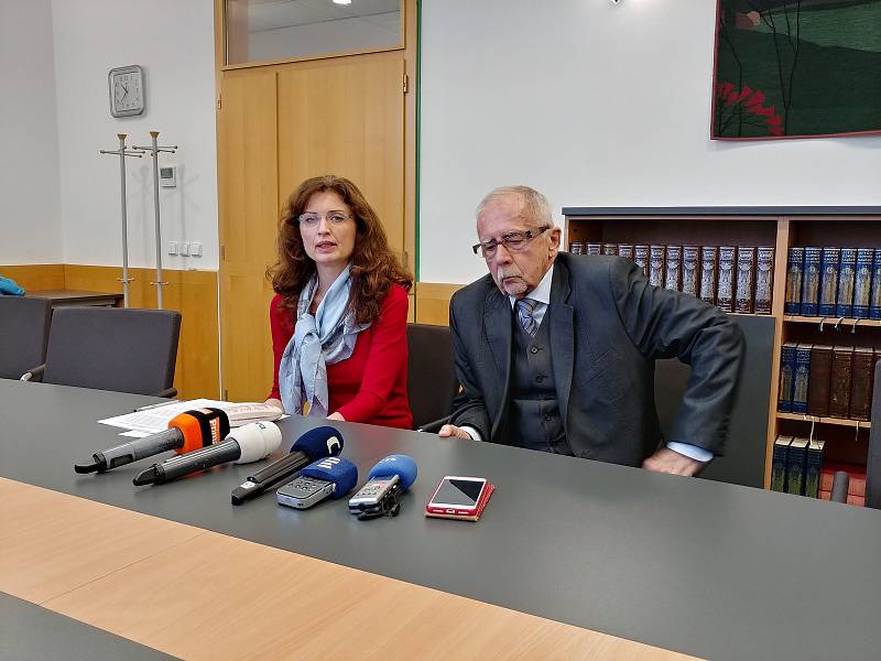 Nový ombudsman Stanislav Křeček a jeho zástupkyně Monika Šimůnková.