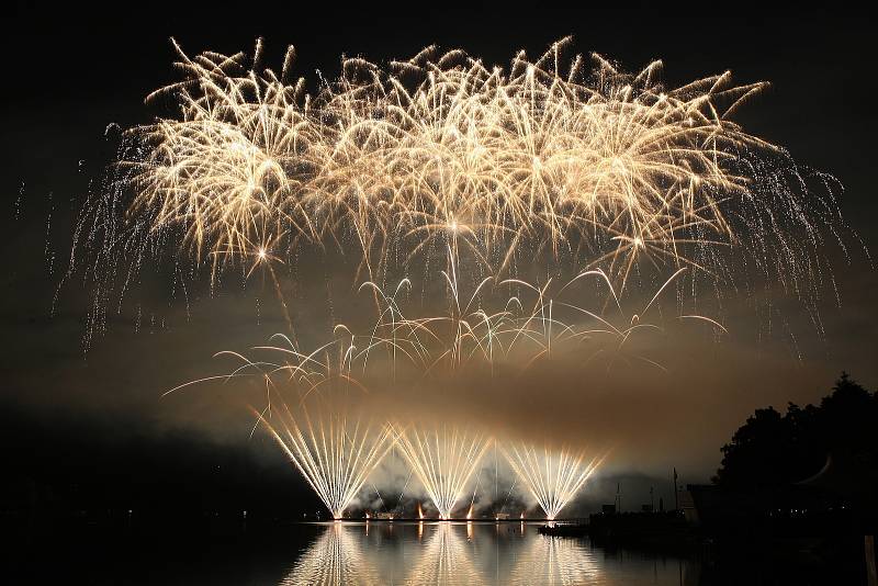 Populární festival ohňostrojů Ignis Brunensis letos oslaví pětadvacet let od založení. Na snímku ročník 2015.
