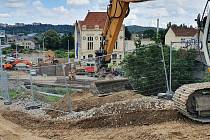 Dělníci už dva měsíce staví část velkého městského okruhu na Tomkově náměstí v Brně.