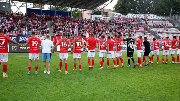 Fotbalisté Zbrojovky mohou v nedělním zápase proti pražské Slavii očekávat mohutnou podporu fanoušků.