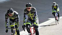 Trénink dráhových cyklistů Dukla Brno na velodromu.