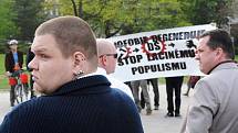 Na brněnském Moravském náměstí se v pátek odpoledne sešli příznivci Dělnické strany sociální spravedlnosti.