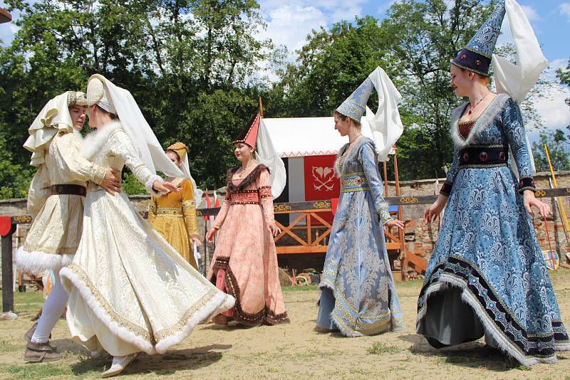 Nedvědici na Brněnsku od čtvrtka ovládly Slavnosti Pernštejnského panství, které si každoročně vychutnávají tisíce lidí. Letos je přivítal kat i rytíři.