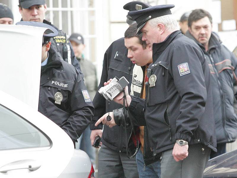 Policisté řeší v brněnské ulici Cejl ozbrojenou potyčku.