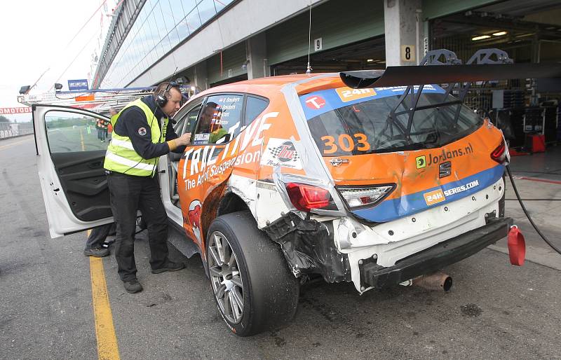  Tým Scuderia Praha s vozem Ferrari 488 GT3 obhájil na Masarykově okruhu v Brně prvenství ve vytrvalostním závodě Epilog, který se jel poprvé na 24 hodin a znamenal premiéru tohoto formátu na českém území.