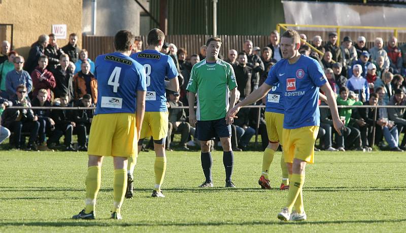 Podzimní euforie v Tišnově vygradovala v nedělním derby s deset kilometrů vzdálenou Kuřimí, na které se přišlo podívat 1 053 platících diváků.