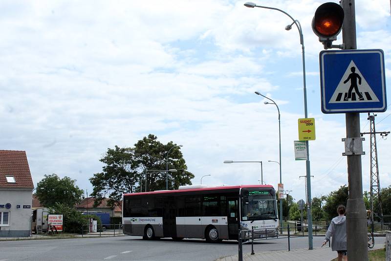 Křižovatka mezi mostem a náměstím v Židlochovicích se dočká úpravy.