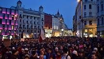 Tisíce lidí protestovaly na náměstí Svobody v Brně proti Zdeňkovi Ondráčkovi, přezdívanému mlátička.