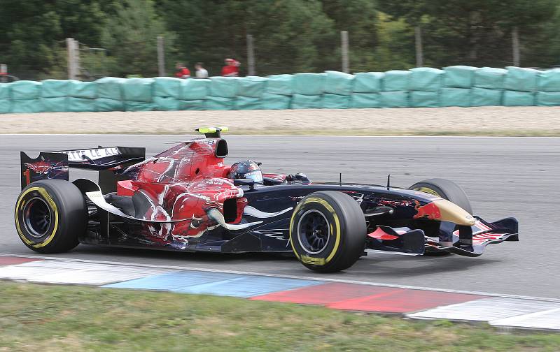 Gerstl se svou formulí Toro Rosso posunul rekord Masarykova okruhu.