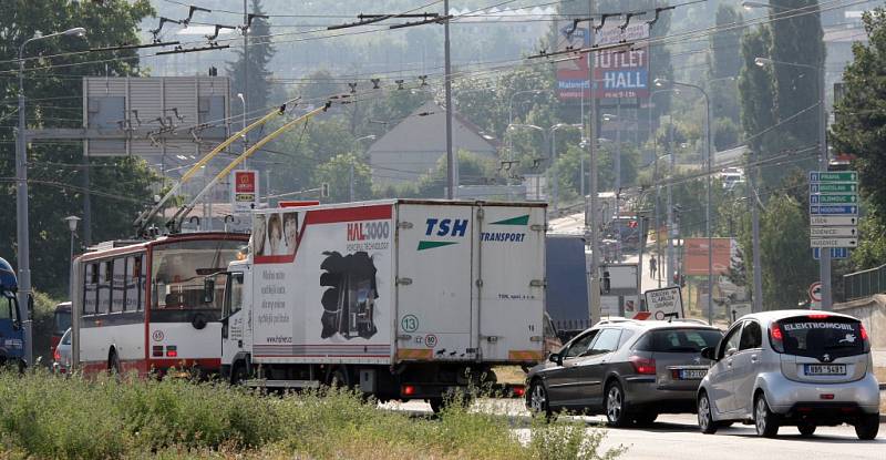 Trpělivostí se musí obrnit lidé, kteří projíždějí brněnským Velkým městským okruhem. Od dnešního dne začala jeho částečná uzavírka.