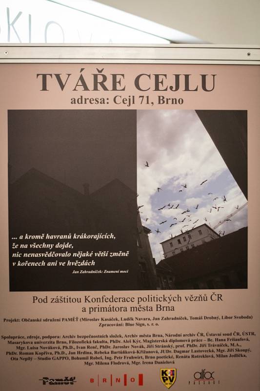 Za minulého režimu prošlo věznicí v brněnské ulici Cejl několik stovek politických vězňů. Třináct z nich komunisté popravili. Jejich osudy od středy až do pátého prosince připomíná výstava v pasáži Alfa v Jánské ulici. Organizátoři ji nazvali Tváře Cejlu.