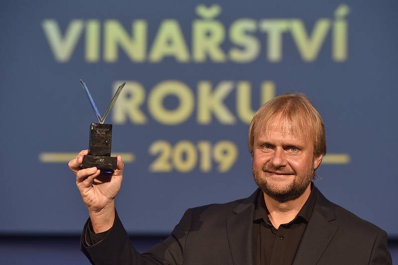 Absolutní šampion a vítěz kategorie střední vinařství Rodinné vinařství Vican z Mikulova.