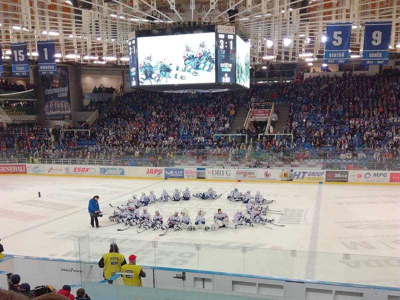 Úkol splněn. Hokejisté brněnské Komety v 51. kole extraligy doma přehráli 3:1 Chomutov. 