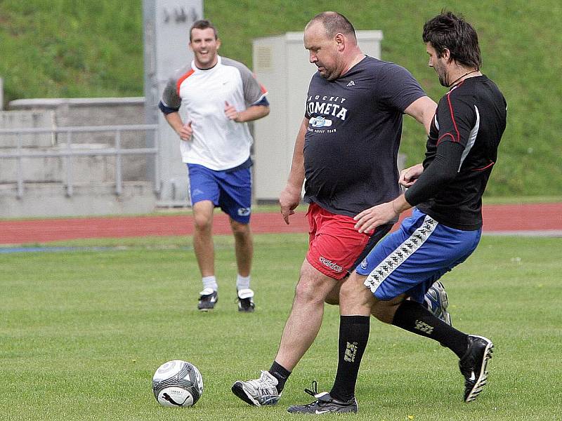 Hokejisté brněnské Komety zahájili letní přípravu fotbalem.