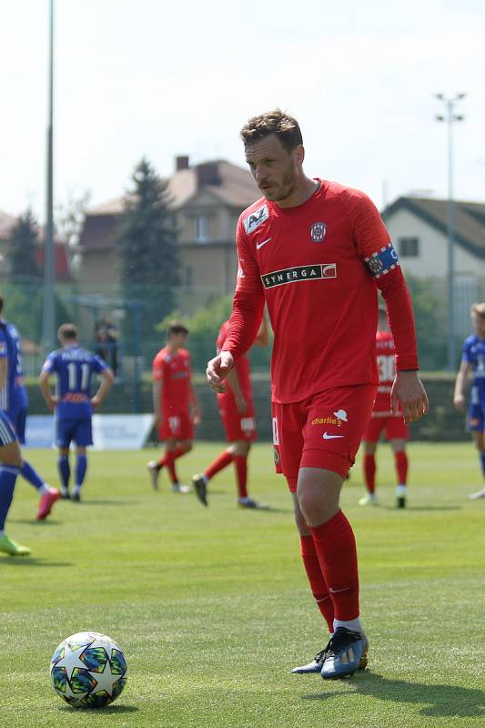 Fotbalisté Zbrojovky Brno (v červeném) prohráli oba přípravné duely na hřišti prvoligové Olomouce. Foto: Petr Nečas