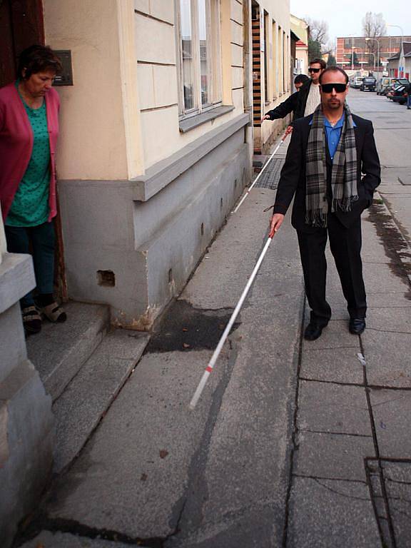 V brněnském Tyflocentru si lidé vyzkoušeli, jak se žije nevidomým.