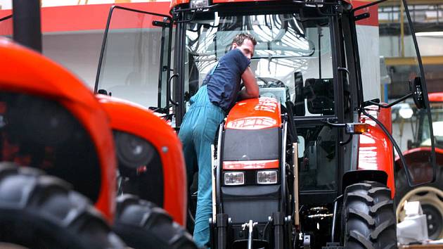 Červené traktory ze Zetoru jsou známé prakticky po celém světě.