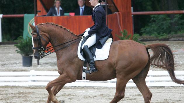 Nina Tafner s koněm Domani na Velké ceně Brna 2009.