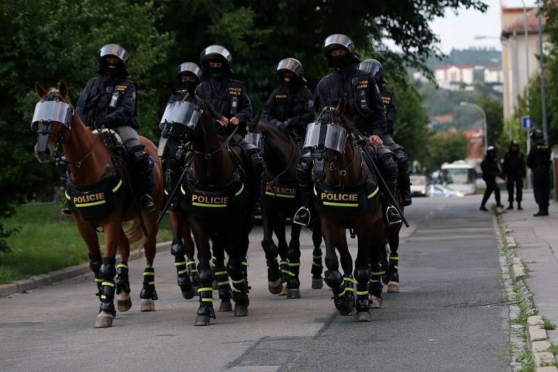 Po vítězném zápase v Brně mohli fanoušci Baníku slavit. Odjezd se tak obešel bez výtržností.