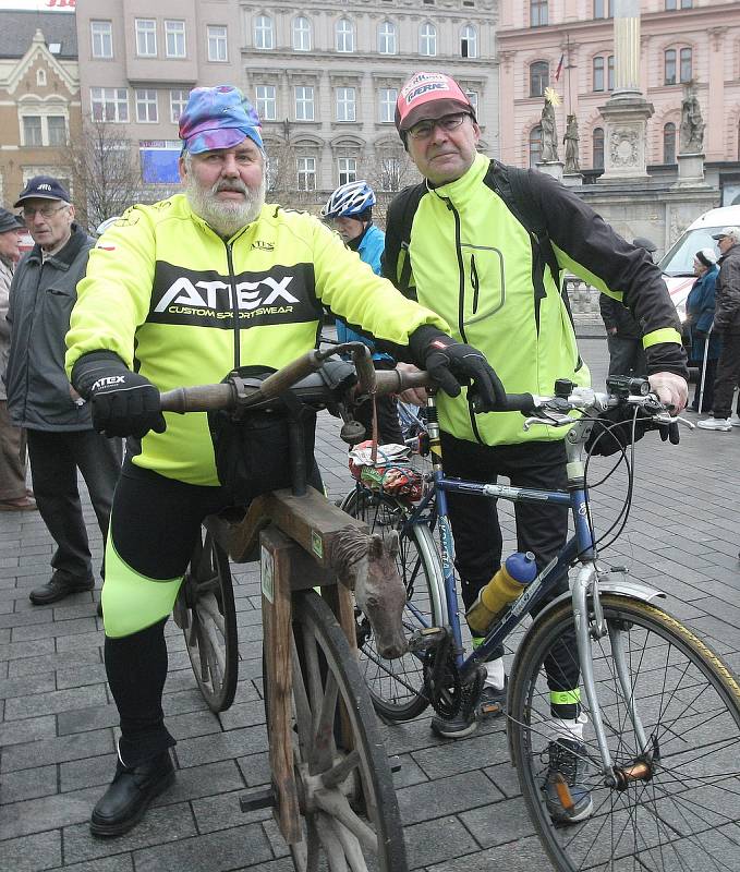 Tradiční novoroční vyjížďka z centra města na Brněnskou přehradu.