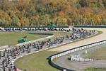 Při vzpomínkové jízdě na zesnulého italského jezdce MotoGP Marca Simoncelliho se na 5403 metrů dlouhou brněnskou dráhu vtěsnalo 2988 strojů.