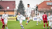 Líšeňští fotbalisté (v bílém) zdolali v devatenáctém kole FORTUNA:NÁRODNÍ LIGY Chrudim 3:0.