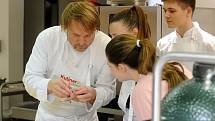 Škola zážitkového vaření Kuliner v Moravanech pořádala již několikátý kurz vaření s oblíbeným lektorem Daliborem Navrátilem zaměřený na přípravu pokrmů z masa.