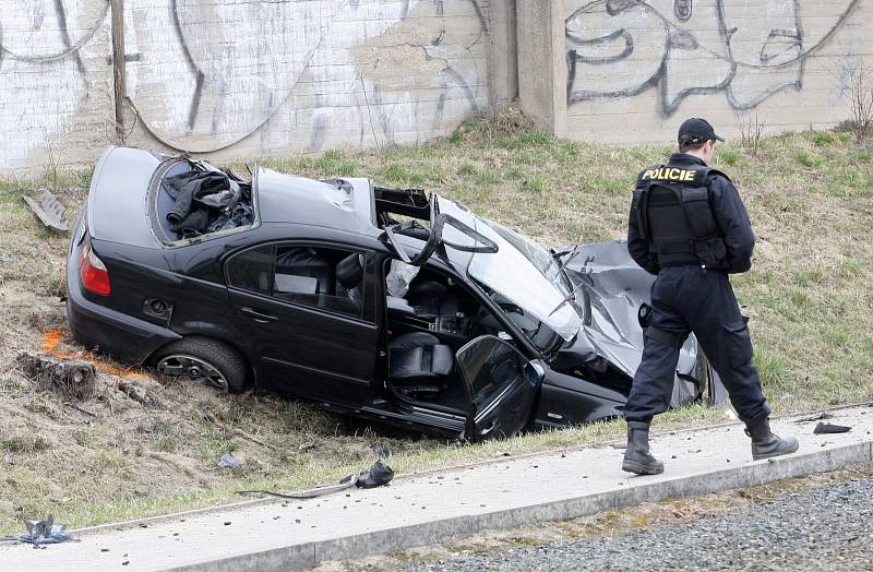 Sobotní nehoda na Lesné na křižovatce ulice Okružní s Halasovým náměstím. 