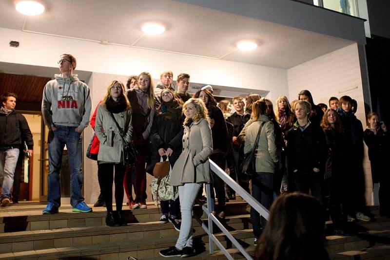 Brněnské studentské koleje Pod Palackého vrchem se ve středu večer rozsvítily stovkami barev.