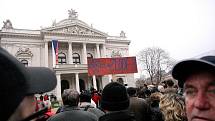 Demonstrace odborářů a hnutí ProAlt na Malinovského náměstí v Brně.