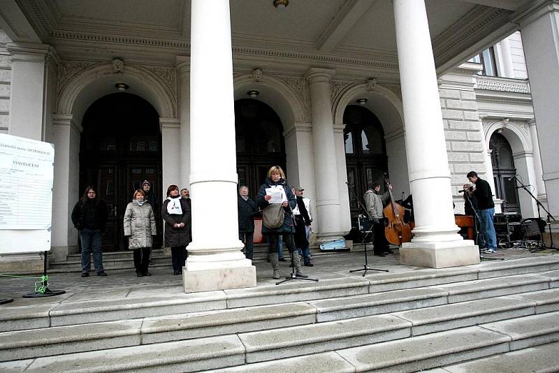 Demonstrace odborářů a hnutí ProAlt na Malinovského náměstí v Brně.