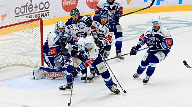 Hokejisté Komety přivítali v dohrávce pátého kola na domácím ledě Vítkovice.