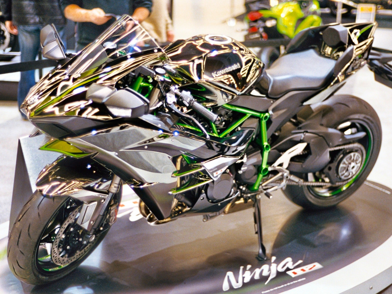 Na Motosalon přijede ultrasilný Ninja, nejrychlejší sériová motorka na světě  - Deník.cz