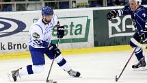 První přípravný domácí zápas hokejové Komety na následující sezonu je rovněž premiérový pro útočníka Petra Tona. 