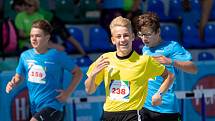 Mladí sportovci v Brně oblékli trička barev olympijských kruhů a soutěžili v desátém republikovém finále Odznaku všestrannosti.