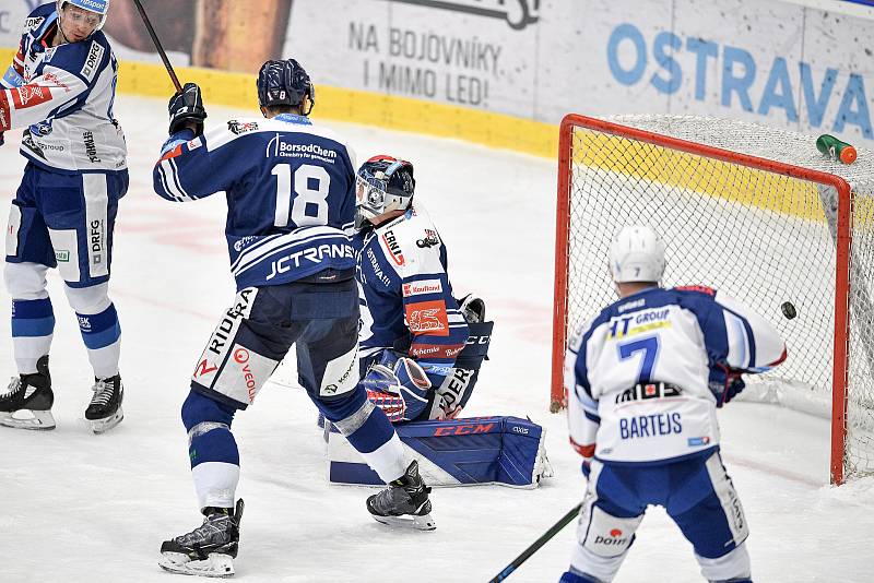 Utkání předkola play off hokejové extraligy - 5. zápas: HC Vítkovice Ridera - HC Kometa Brno, 16. března 2021 v Ostravě. Brankář Vítkovic Daniel Dolejš dostává gól na 1:2.