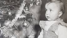 Vánoce v šedesátých letech. Radost ze stromku, úžasných ozdob i dárků.